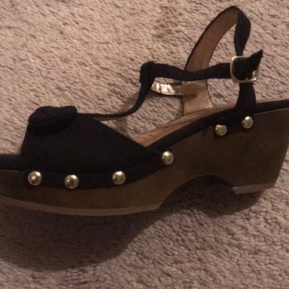 Shoes - Picture 2 of 3